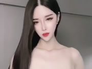 Asiatico slut nudo danza e masturbazione