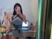 Selfie di una ragazza cinese con grandi tette