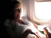 Masturbazione femminile in aereo